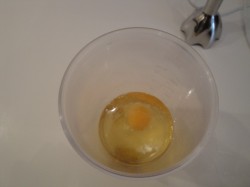 Майонез на горчице с яйцом - шаг 2