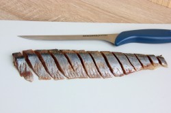 Малосольная селедка в домашних условиях с маринованным луком - шаг 8 Малосольная селедка в домашних условиях с маринованным луком - шаг 8