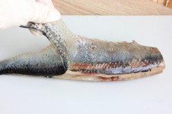 Малосольная селедка в домашних условиях с маринованным луком - шаг 6 Малосольная селедка в домашних условиях с маринованным луком - шаг 6