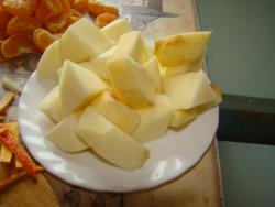 Мандариновый компот из мандарин и яблок на зиму - шаг 5