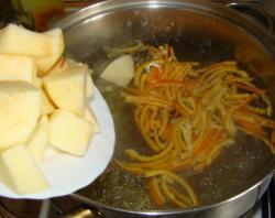 Мандариновый компот из мандарин и яблок на зиму - шаг 7