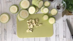 Маринованные кабачки пальчики оближешь - шаг 2 Маринованные кабачки пальчики оближешь - шаг 2