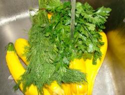 Маринованные кабачки с сахаром укропом чесноком лаврушкой - шаг 2 Маринованные кабачки с сахаром укропом чесноком лаврушкой - шаг 2