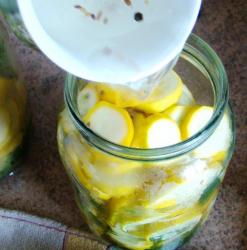 Маринованные кабачки с сахаром укропом чесноком лаврушкой - шаг 6 Маринованные кабачки с сахаром укропом чесноком лаврушкой - шаг 6