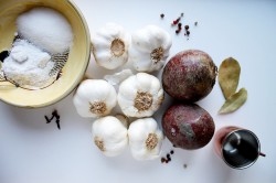 Мариновать чеснок со свеклой - шаг 1 Мариновать чеснок со свеклой - шаг 1