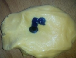 Мастика из сухого молока и сгущенки - шаг 4 Мастика из сухого молока и сгущенки - шаг 4