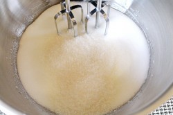 Медовый бисквит для торта - шаг 3