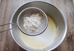 Медовый бисквит для торта - шаг 6