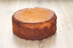 Медовый бисквит для торта - шаг 9