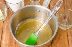 Медовый торт со сметанным кремом классический - шаг 2 Медовый торт со сметанным кремом классический - шаг 2