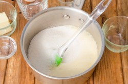 Медовый торт со сметанным кремом классический - шаг 5 Медовый торт со сметанным кремом классический - шаг 5