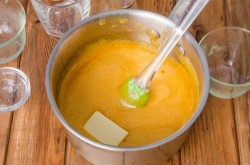 Медовый торт со сметанным кремом классический - шаг 9 Медовый торт со сметанным кремом классический - шаг 9