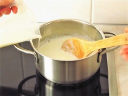 Густой молочный кисель из картофельного крахмала - шаг 5