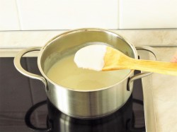 Густой молочный кисель из картофельного крахмала - шаг 7
