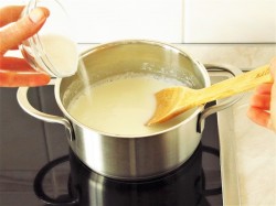 Густой молочный кисель из картофельного крахмала - шаг 4