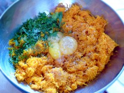 Морковный рулет с сырной начинкой - шаг 1