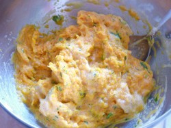 Морковный рулет с сырной начинкой - шаг 3