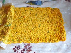 Морковный рулет с сырной начинкой - шаг 6