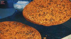 Морковный торт с карамелью, грецкими орехами и сливками - шаг 15