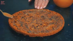 Морковный торт с карамелью, грецкими орехами и сливками - шаг 21