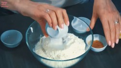 Морковный торт с карамелью, грецкими орехами и сливками - шаг 3