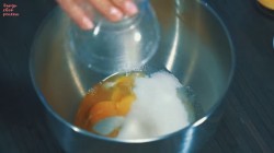 Морковный торт с карамелью, грецкими орехами и сливками - шаг 7