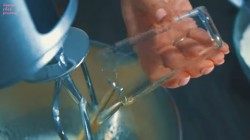 Морковный торт с карамелью, грецкими орехами и сливками - шаг 9