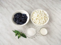 Мороженое из творога с ягодами жимолости домашнее - шаг 1