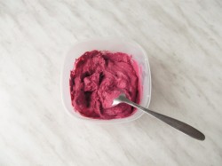 Мороженое из творога с ягодами жимолости домашнее - шаг 7