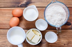 Мягкое печенье на кефире в духовке - шаг 1