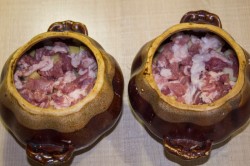 Мясо свинины и картошка в горшочках в микроволновке - шаг 11