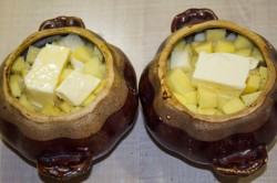 Мясо свинины и картошка в горшочках в микроволновке - шаг 14