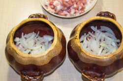Мясо свинины и картошка в горшочках в микроволновке - шаг 9