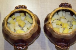 Мясо свинины и картошка в горшочках в микроволновке - шаг 10