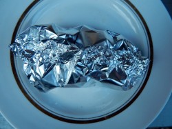 Мясо в фольге на углях - шаг 3