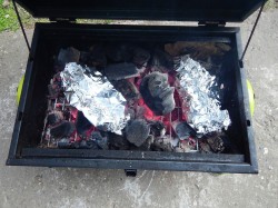 Мясо в фольге на углях - шаг 4