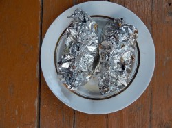 Мясо в фольге на углях - шаг 5