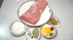 Мясо свинины запечённое в духовке с горчицей и медом - шаг 1