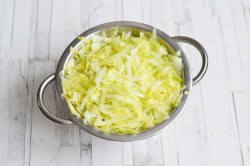 Начинка для пирожков из капусты с яйцом - шаг 4 Начинка для пирожков из капусты с яйцом - шаг 4