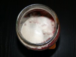 Наливка из клубники - шаг 3 Наливка из клубники - шаг 3