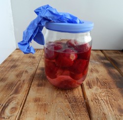 Наливка из клубники - шаг 4 Наливка из клубники - шаг 4