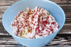 Окрошка на сметане и воде - шаг 5 Окрошка на сметане и воде - шаг 5