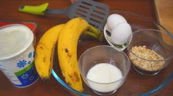 Овсяноблин с бананами на молоке на завтрак - шаг 1