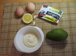 Паста из авокадо для бутербродов - шаг 1