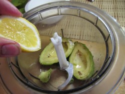 Паста из авокадо для бутербродов - шаг 6