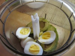 Паста из авокадо для бутербродов - шаг 7