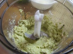 Паста из авокадо для бутербродов - шаг 8