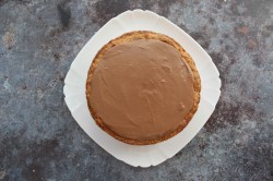 Песочный пирог с пьяными бананами и шоколадным муссом - шаг 10 Песочный пирог с пьяными бананами и шоколадным муссом - шаг 10