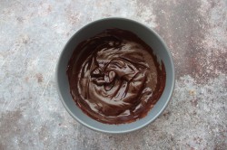 Песочный пирог с пьяными бананами и шоколадным муссом - шаг 3 Песочный пирог с пьяными бананами и шоколадным муссом - шаг 3