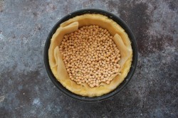 Песочный пирог с пьяными бананами и шоколадным муссом - шаг 9 Песочный пирог с пьяными бананами и шоколадным муссом - шаг 9